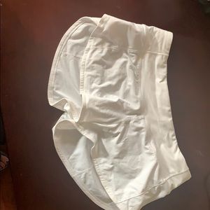 Lululemon white 2.5 run short